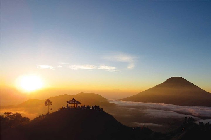 For the traveller who wants ancient highlands, not a marathon east: Dieng