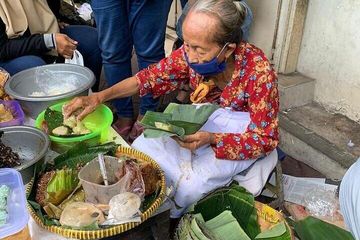 Yogyakarta street food angkringan at night